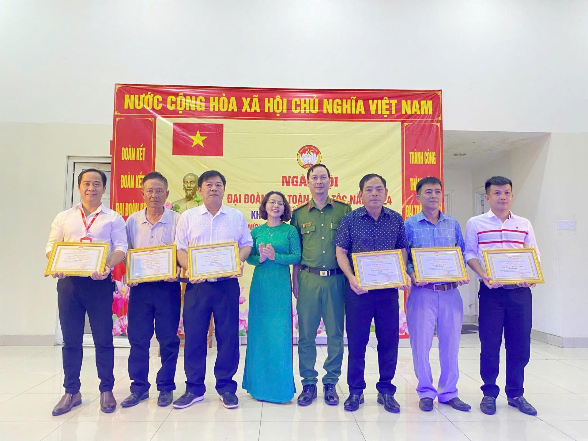 Ban quản lý chung cư Carina Plaza vinh dự nhận biểu dương từ chính quyền địa phương