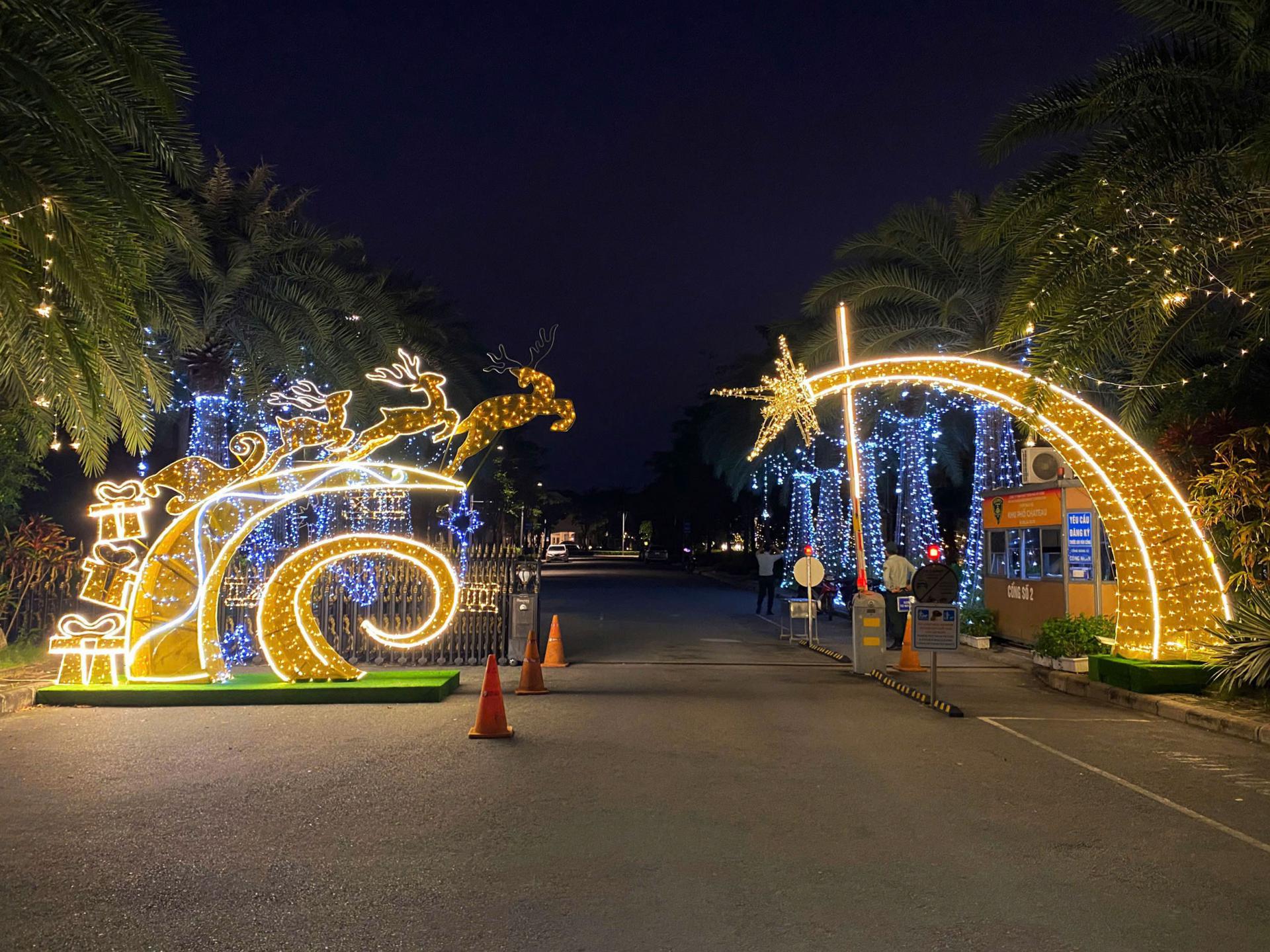Rực rỡ sắc màu Giáng Sinh tại Khu biệt thự Chateau