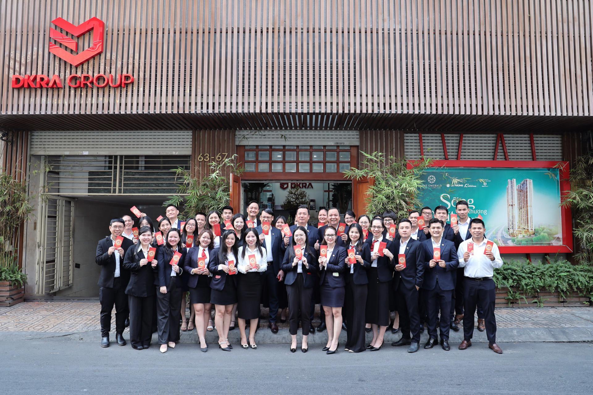Tập đoàn DKRA khai xuân Ất Tỵ 2025: Xuân Đáo Bình An - Phúc Lai Vạn Lộc